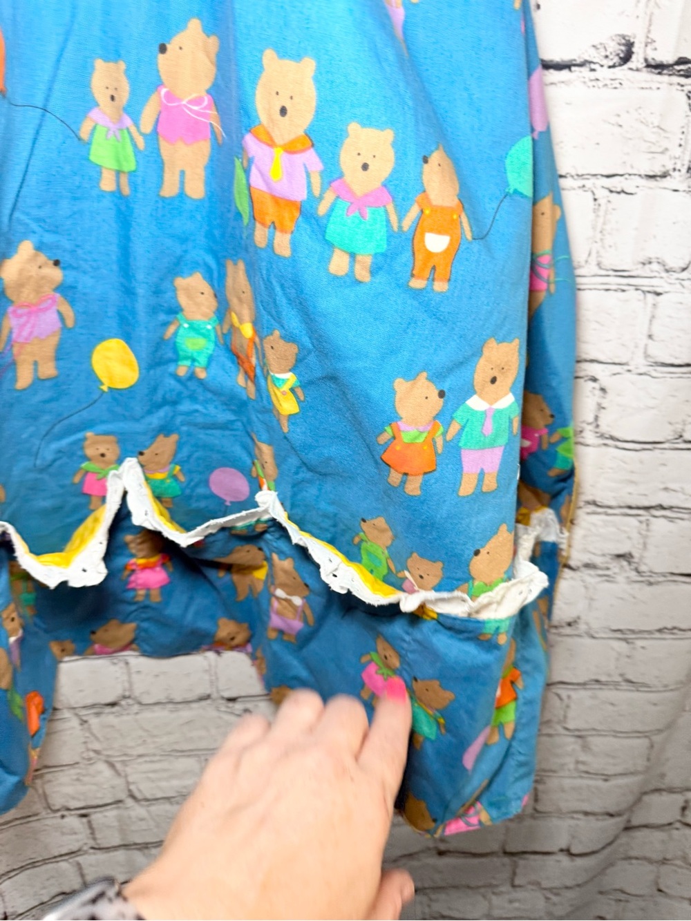 Apron. - Picture 3 of 3